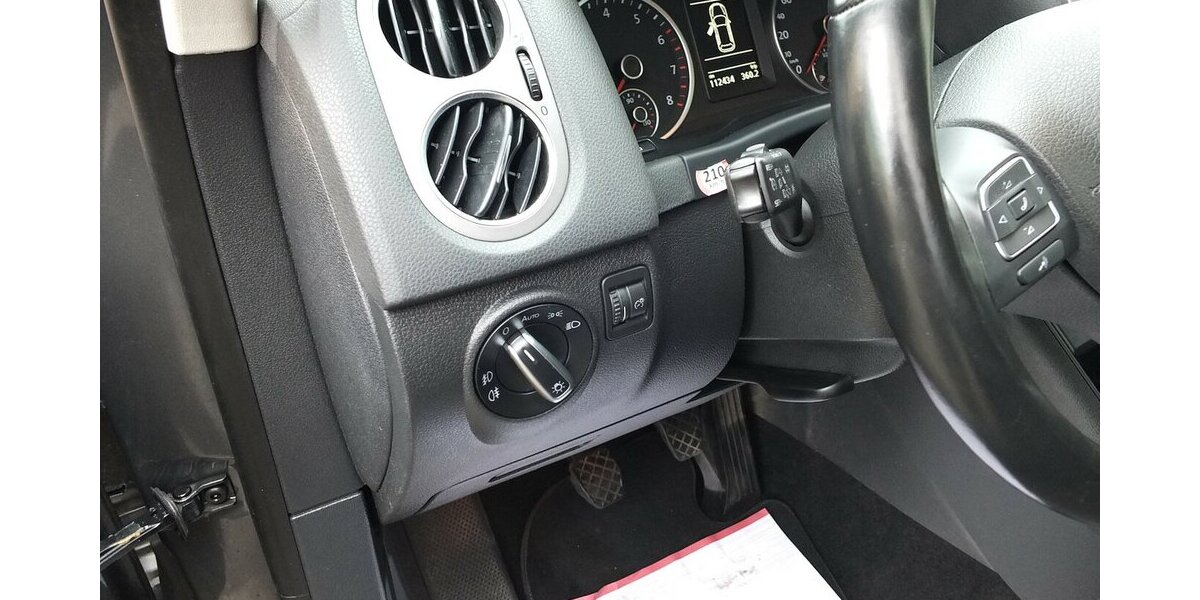 VW Tiguan TEAM orig.ATM ca 52 tkm XENON AHK PARKPILOT 112.432 km 10.598 € Köln 50858