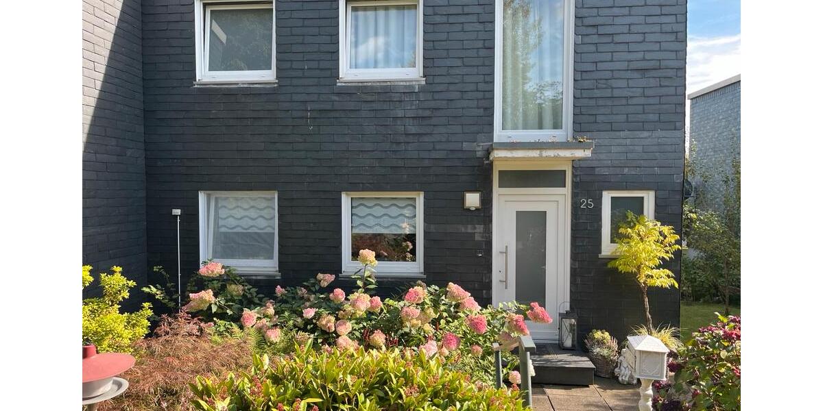 Reihenhaus Solingen Central - 4 Zimmer, 120 m&sup2;, 500.000&euro; | Angebot:24496789