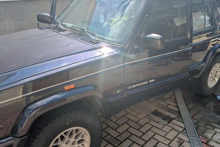 Jeep Cherokee 260.000 km 9.999 &euro; Elsterwerda 04910