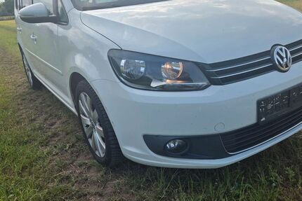 VW Touran 234.391 km 6.310 &euro; Kreuzau 52372
