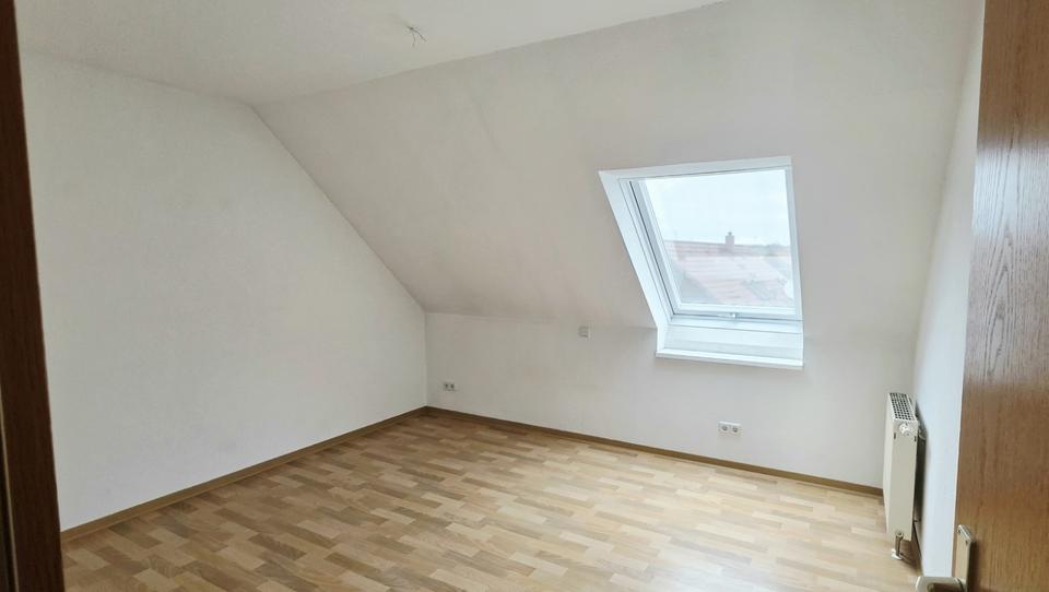 Helle ausbaufähige 2-Zi-Wohnung m. Balkon & Stellplatz bei Erfurt 2 zimmer