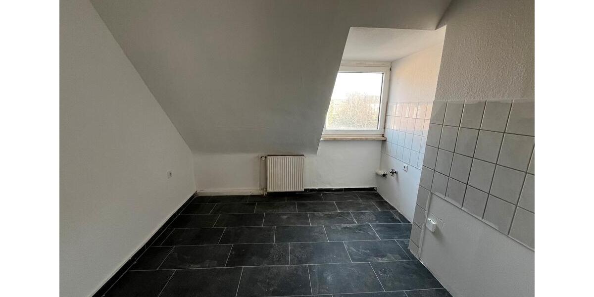 Dachgeschoßwohnung Gelsenkirchen Gelsenkirchen-Mitte - 4 Zimmer, 78 m&sup2;, 585&euro; | Angebot:25439709