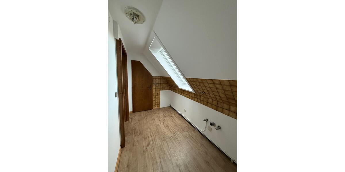 Dachgeschoßwohnung Hahnbach - 3 Zimmer, 48 m&sup2;, 385&euro; | Angebot:25306418