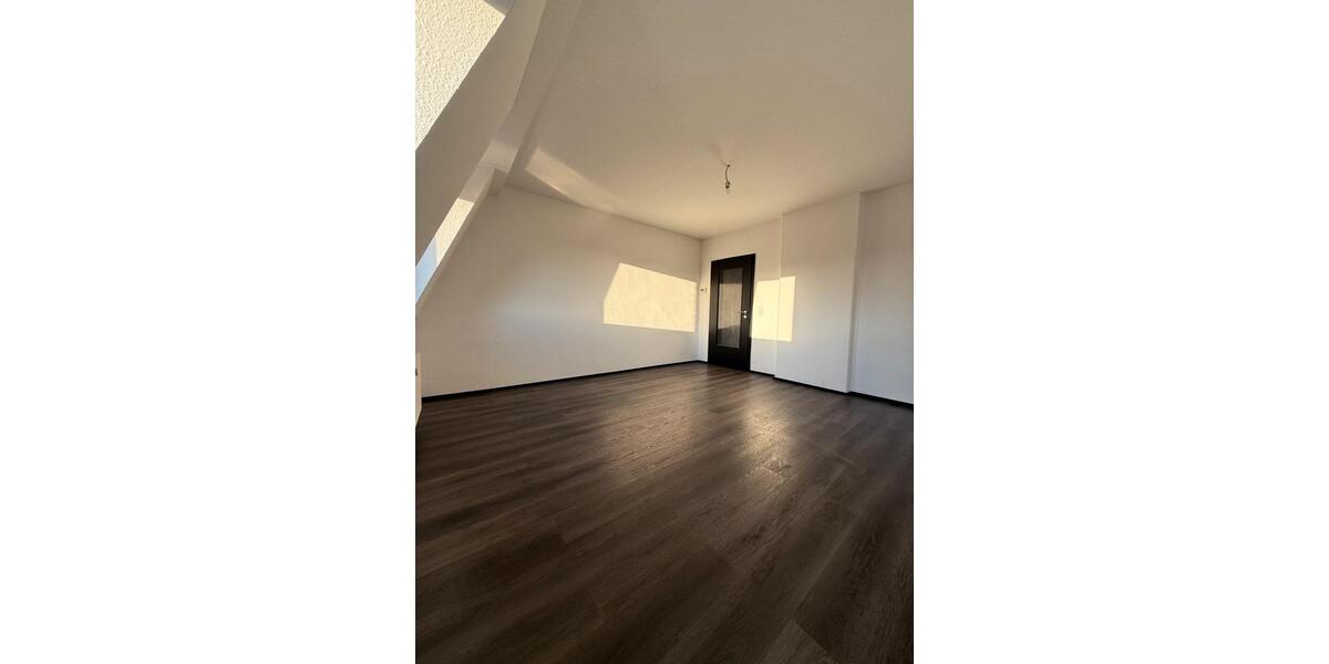 Dachgeschoßwohnung Werl - 4 Zimmer, 125 m&sup2;, 1.300&euro; | Angebot:25391584
