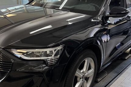 Audi e-tron 59.724 km 39.990 &euro; Hamburg 22047