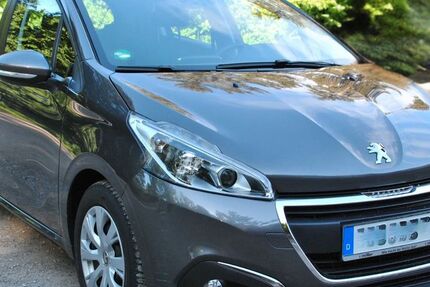 Peugeot 208 30.500 km 8.900 &euro; Trossingen 78647