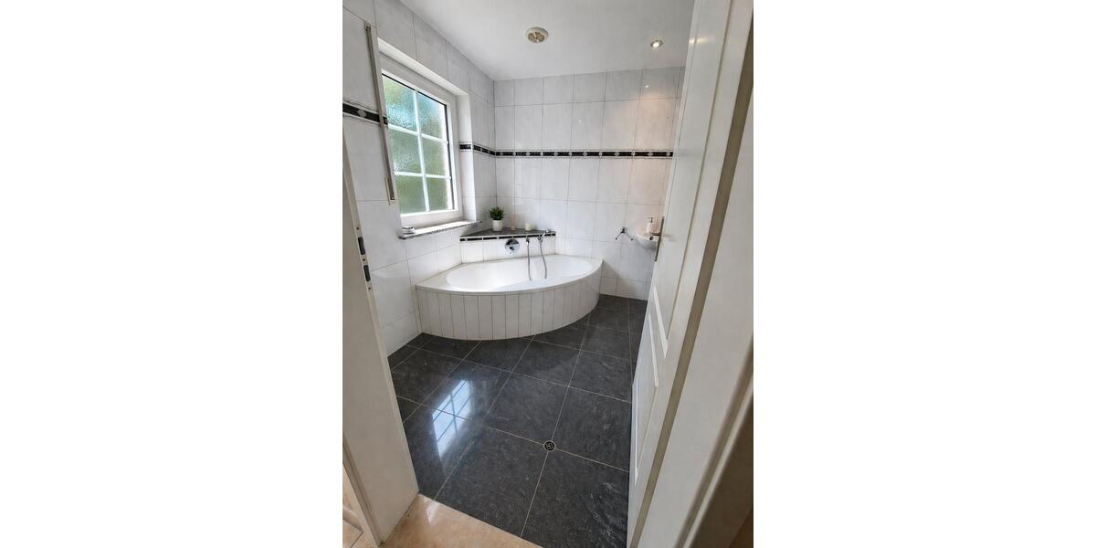 Erdgeschoßwohnung Eppelborn - 5 Zimmer, 120 m&sup2;, 980&euro; | Angebot:26285115