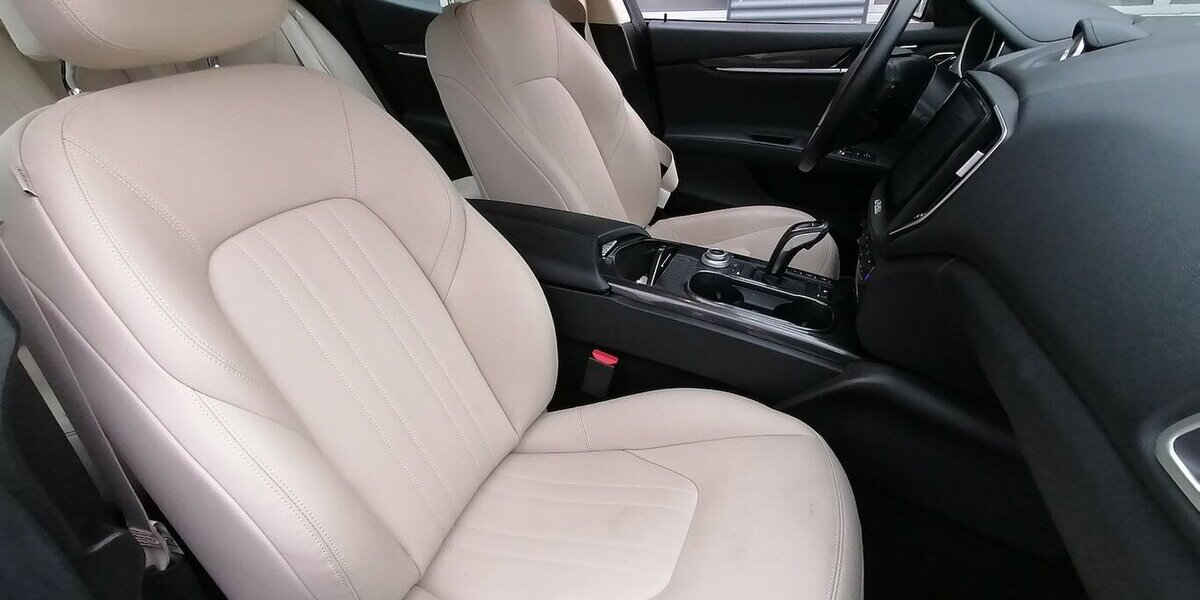 Maserati Ghibli 3.0 D Leder Klimaautomatik Leder BI-XENON 39.900 km 42.499 &euro; Landau 76829