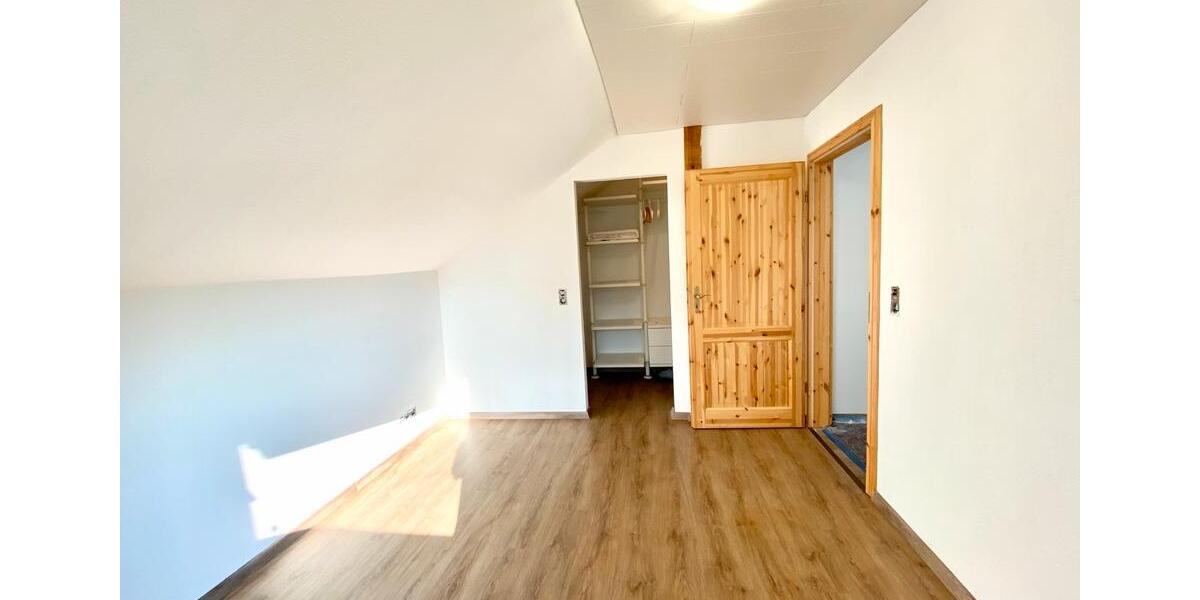 Dachgeschoßwohnung Berlin Lichtenberg - 3 Zimmer, 80 m&sup2;, 1.400&euro; | Angebot:26336509