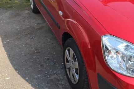 Kia Rio 98.000 km 3.600 &euro; Gelsenkirchen 45888