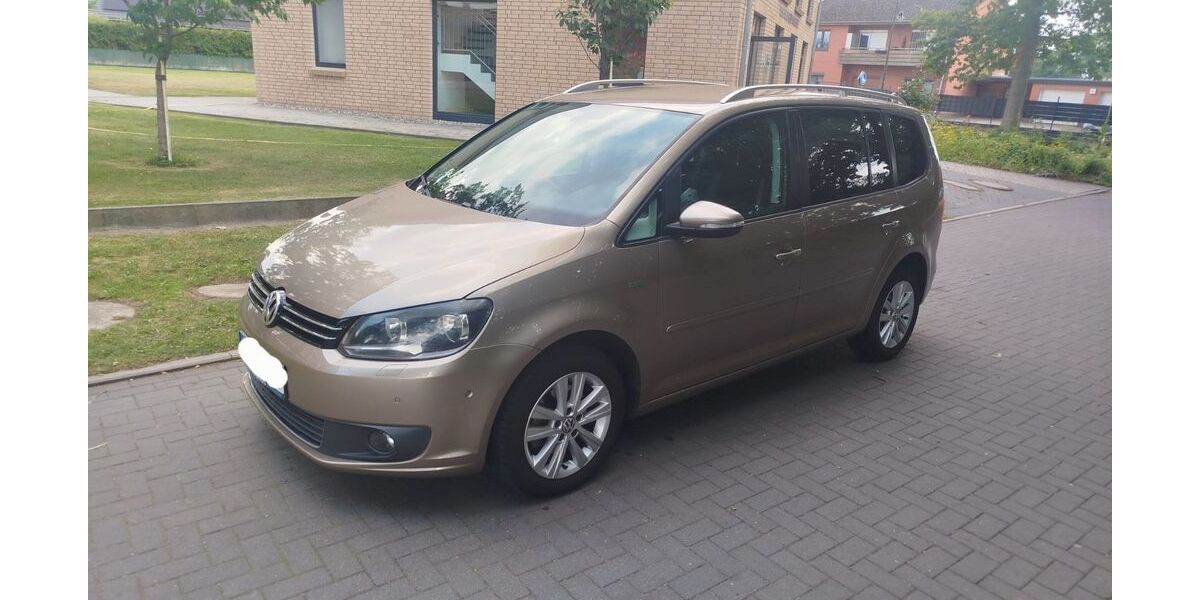 VW Touran 213.000 km 4.750 &euro; Nahe 23866