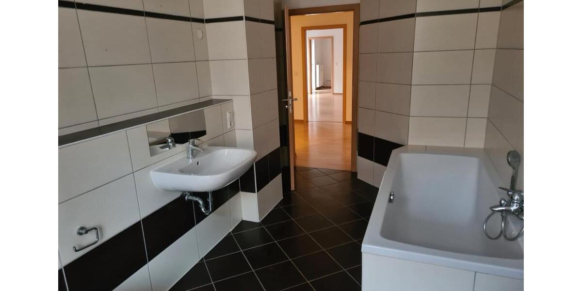 Etagenwohnung Sondershausen - 4 Zimmer, 101 m&sup2;, 610&euro; | Angebot:26621278