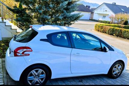 Peugeot 208 126.971 km 5.900 &euro; Witzenhausen 37213