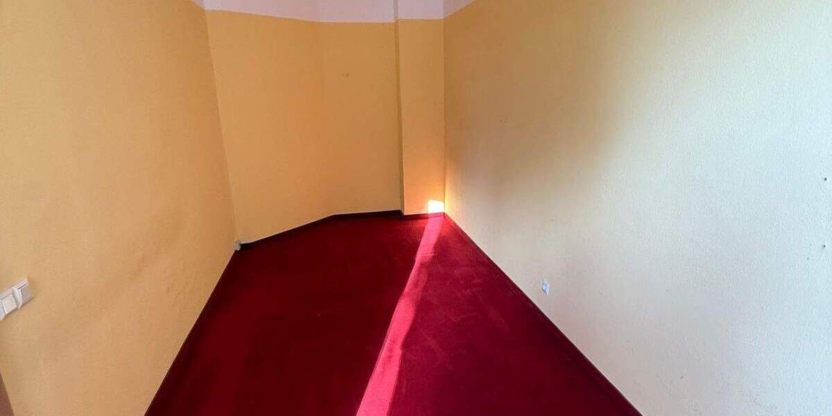 +++ Geräumige 4,5-Zimmer-Wohnung mit Renovierungsbedarf in Weißenfels +++ 4 zimmer