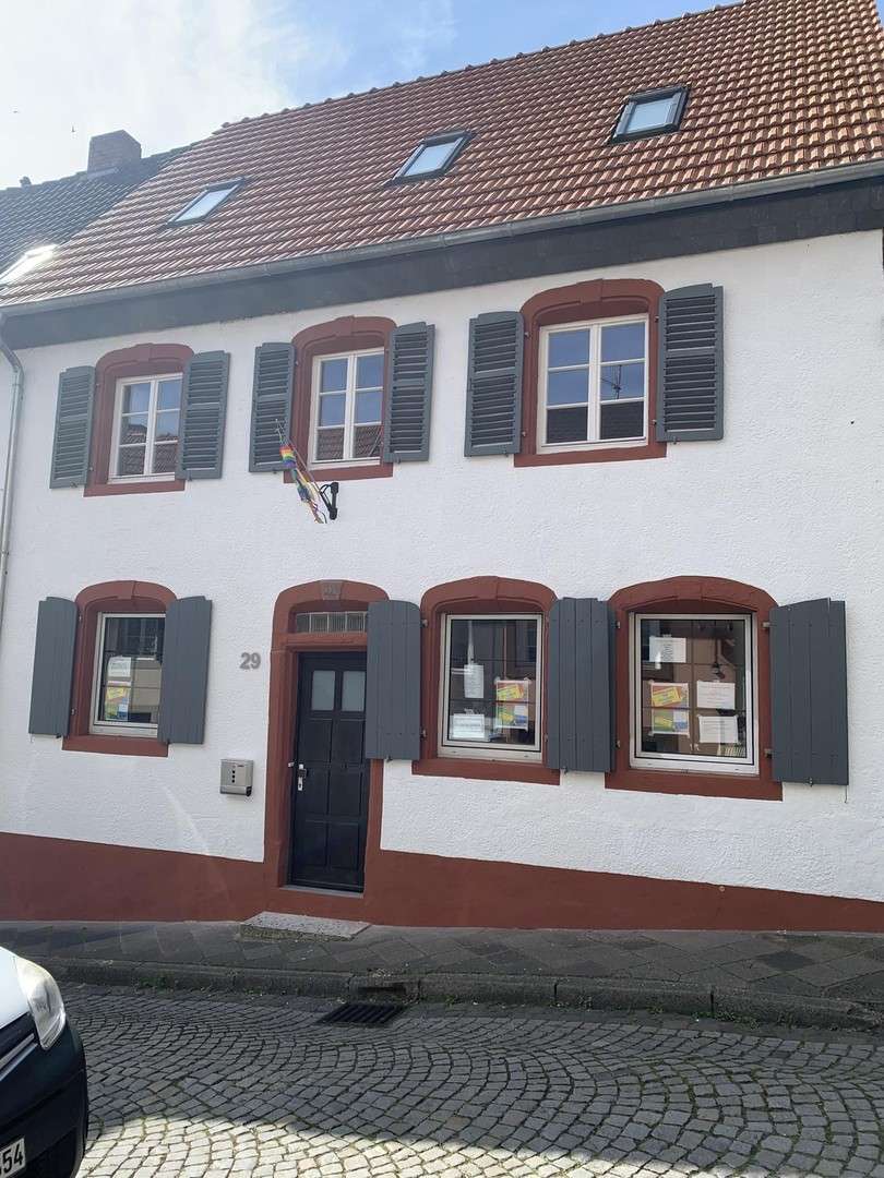 Haus zum Mieten in Blieskastel 1.350 € 177 m² 8 zimmer