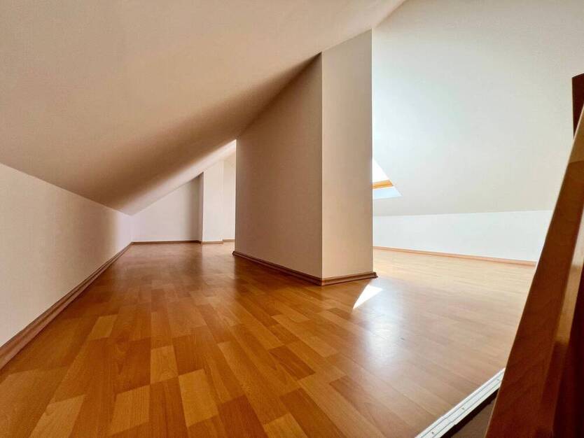 Exklusive 3-Raum Maisonette-Dachgeschoßwohnung im beliebten Gebiet Schloßchemnitz