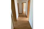 Geräumige 3-Raum-Wohnung im Altbau mit Wanne und Balkon sucht neue Bewohner.