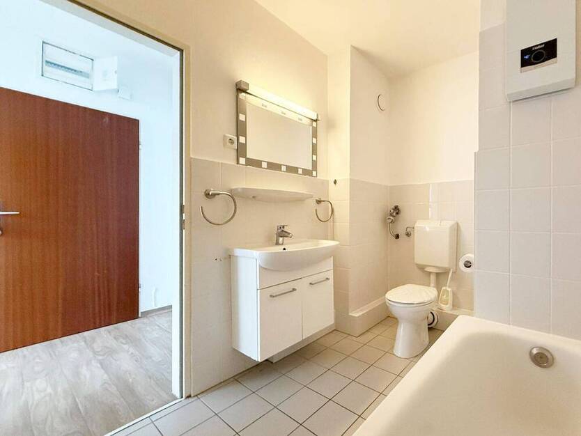 Ostertor Großzügige 2-Zimmer-Wohnung mit Balkon und Einbauküche