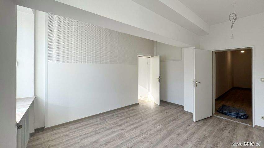 Gewerbeobjekt Fürstenfeldbruck - 9 Zimmer, 228 m&sup2;, 3.420&euro; | Angebot:25699499