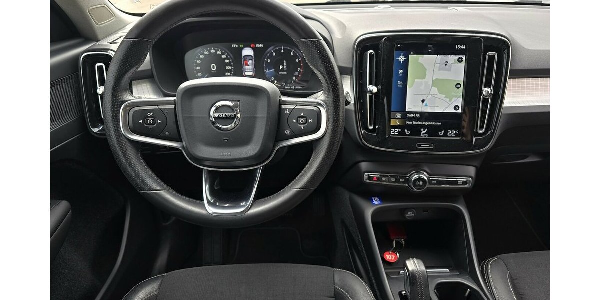 Volvo XC40 T4 MOMENTUM AWD/KLIMA/LEDER/ PRO-PAKET/LED 52.808 km 26.900 &euro; Villingen-Schwenningen 78054