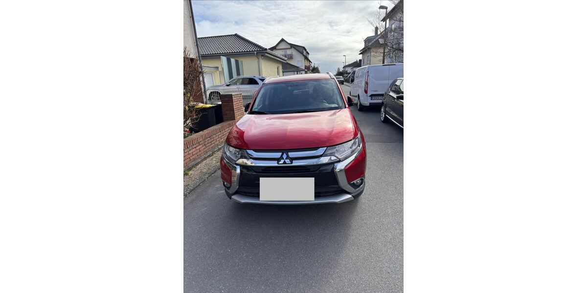 Mitsubishi Outlander 65.100 km 17.390 &euro; Frankfurt 60437