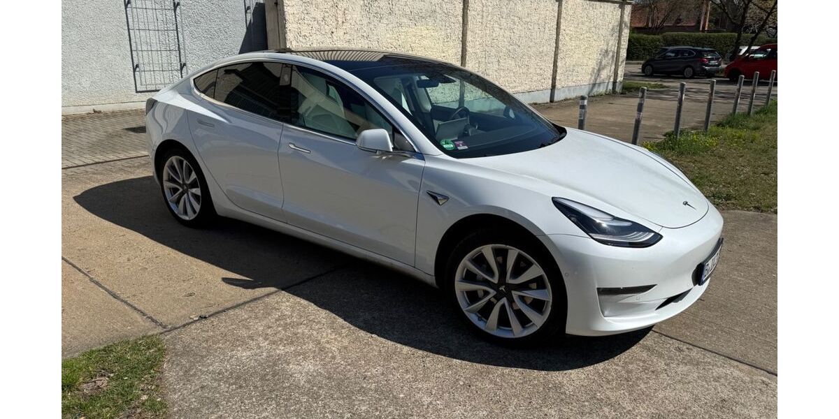 Tesla Model 3 57.600 km 19.999 &euro; Berlin 12587