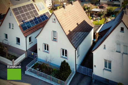 Auffallend gepflegt: Modernisiertes Einfamilienhaus mit tollem Garten und Brunnen!
