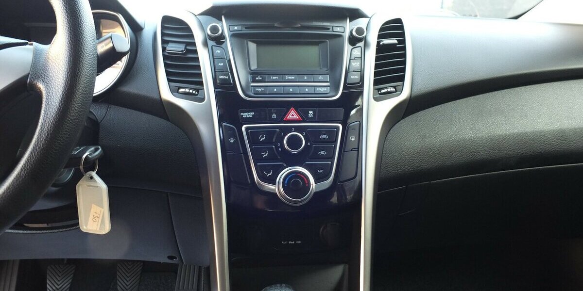 Hyundai i30 KLIMAAUTOMATIK SPORT LMF/BREITREIFEN 117.877 km 6.998 &euro; Köln 50858