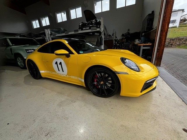 Porsche 992 30.700 km 113.992 &euro; Kaisersbach 73667