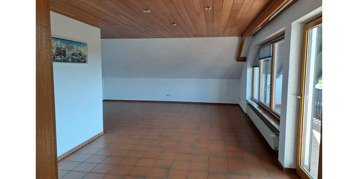 Dachgeschoßwohnung Gersheim - 3 Zimmer, 110 m&sup2;, 760&euro; | Angebot:26037736