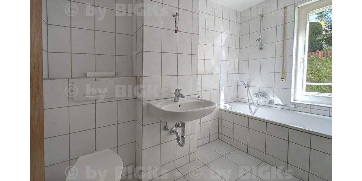 BIGKs: Suhl - Nähe Klinikum: 2 Zimmer-Wohnung mit Einbauküche und Terrasse (-;) - Erdgeschoßwohnung Suhl Suhl Heinbergsiedlung | Angebot:26418684