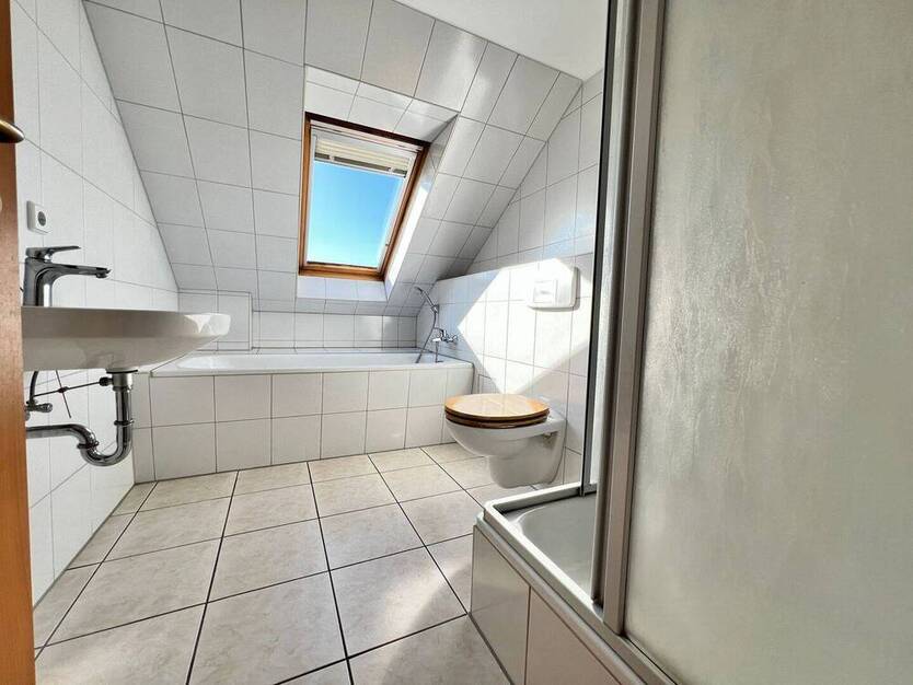 Exklusive 3-Raum Maisonette-Dachgeschoßwohnung im beliebten Gebiet Schloßchemnitz