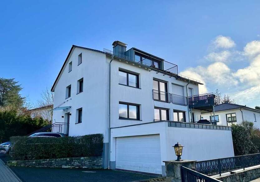 Haus zum Kaufen in Königstein im Taunus 1.400.000 € 358 m²