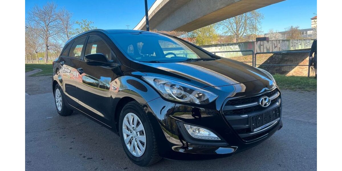 Hyundai i30 112.000 km 7.999 &euro; Dresden 01139