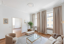 Charmante AltbauWohnung mit über 3 Meter Deckenhöhe & Balkon