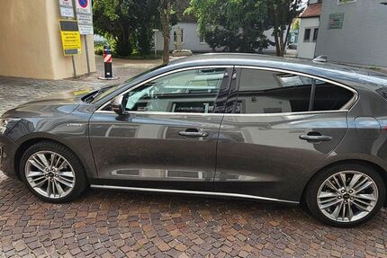 Ford Focus 49.000 km 18.900 € Aichach 86551