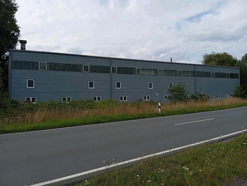 700m² Lager + 85m² Büro + Freiflächen zimmer