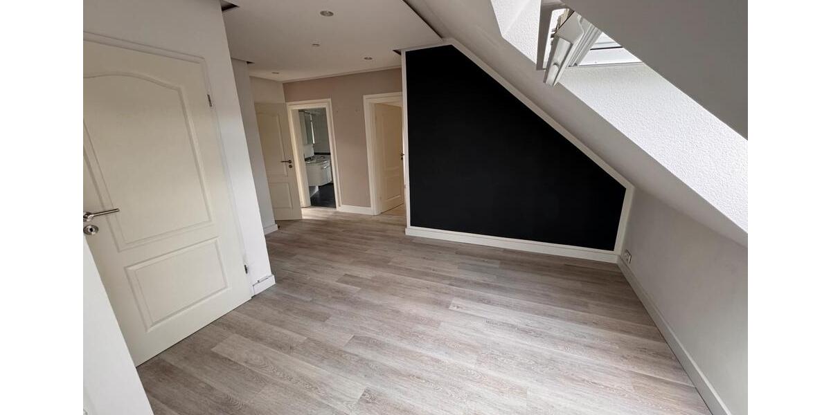 Dachgeschoßwohnung Buxtehude - 2.5 Zimmer, 76 m&sup2;, 950&euro; | Angebot:26446962