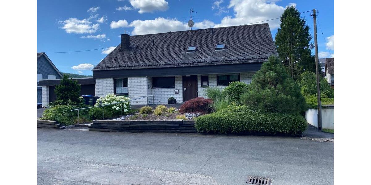 Einfamilienhaus Siegen Dillnhütten - 11 Zimmer, 263 m&sup2;, 495.000&euro; | Angebot:27078551