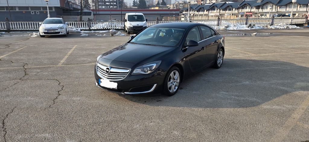 Opel Insignia 126.800 km 9.450 &euro; München 81369