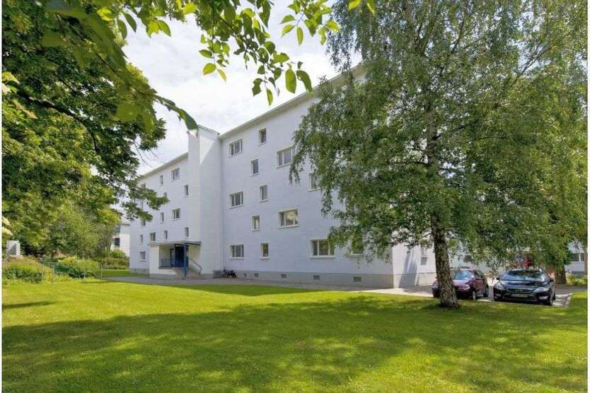 Wohnung zum Mieten in Plauen 280,89 € 32.93 m²