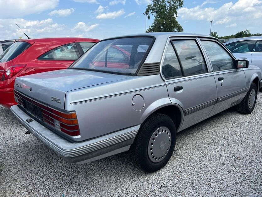 Opel Ascona 49.000 km 2.300 € München 81829