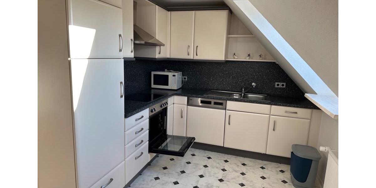 2 Zimmer Dachgeschosswohnung Studioausbau (unmöbliertmöbliert) 2 zimmer