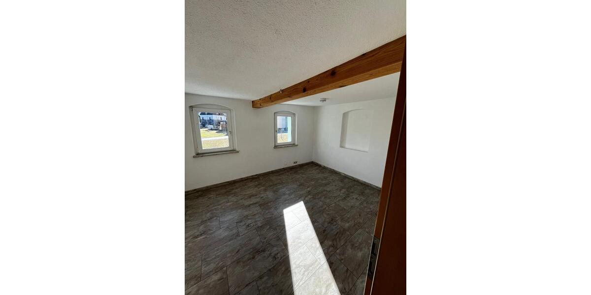 Einfamilienhaus Oberlungwitz - 4 Zimmer, 95 m&sup2;, 610&euro; | Angebot:25299138