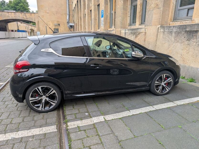 Peugeot 208 61.000 km 14.250 € Berlin 13587