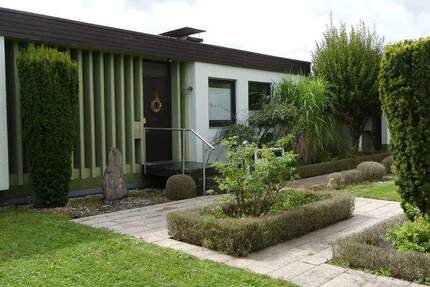 Architektenhaus mit Einliegerwohnung, zwei Einzelgaragen und unverbaubarem Weitblick 7 zimmer