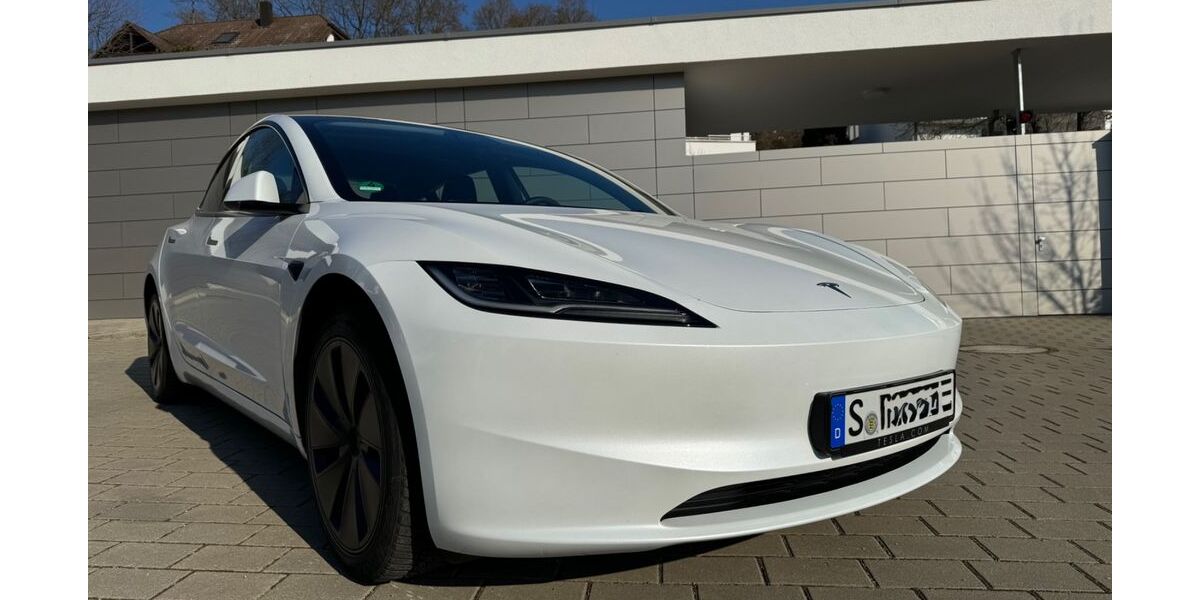 Tesla Model 3 17.300 km 34.495 € Stuttgart 70599