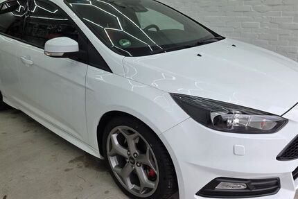 Ford Focus 149.000 km 14.989 &euro; Petershagen 32469