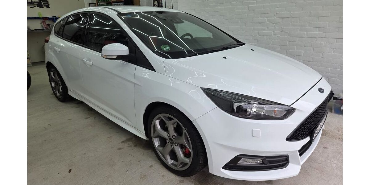 Ford Focus 149.000 km 14.989 &euro; Petershagen 32469