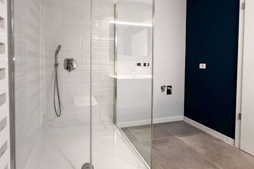 Zwei stilvoll modernisierte & bezugsbereite Eigentumswohnungen in separatem Wohnhaus 4 zimmer